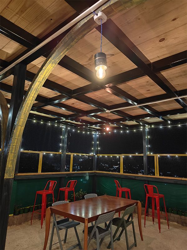 9bows cafe in landour